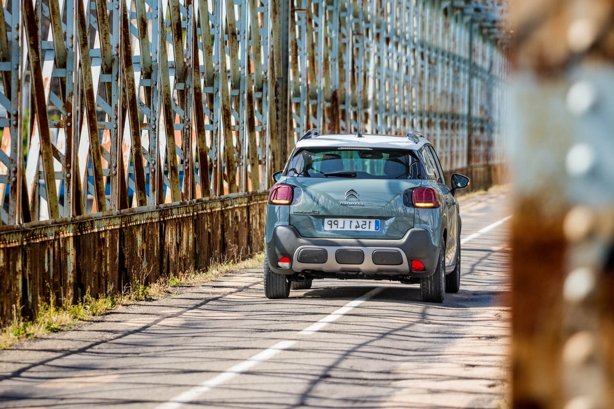 A la venta en sant boi de llobregat Barcelona un Citroen c3 gasolina de ocasión color negro