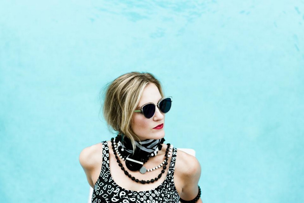 A lo mejor sería más fácil separarme dijo el hijo bajando la vista con pesimismo